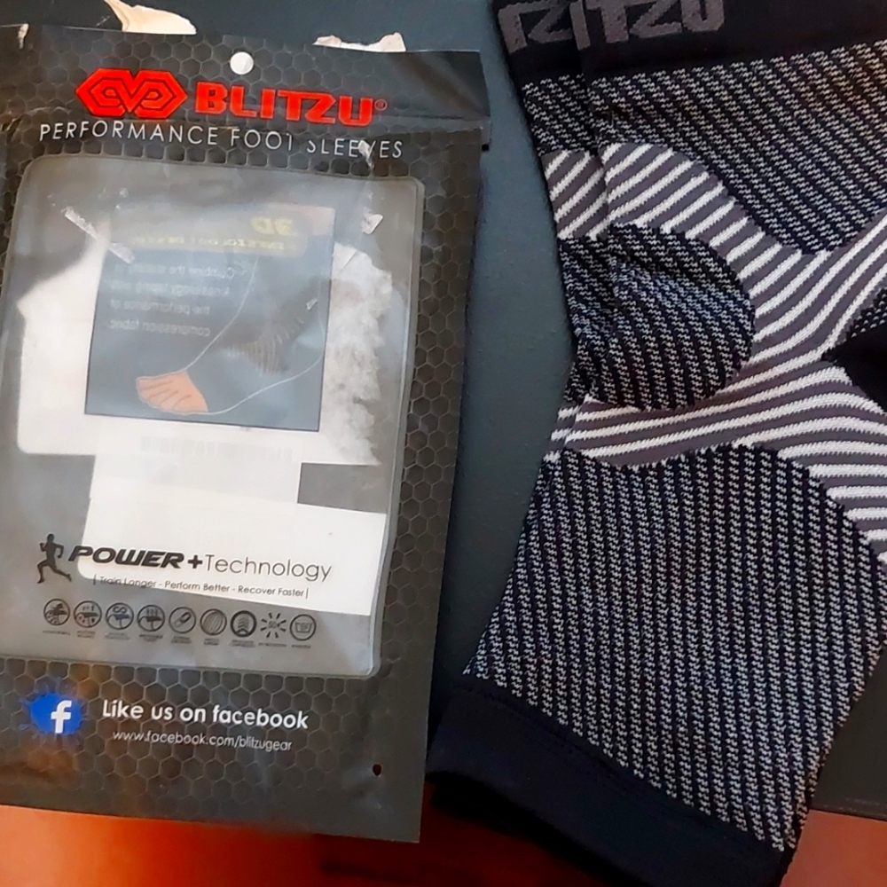 Performance foot sleeves